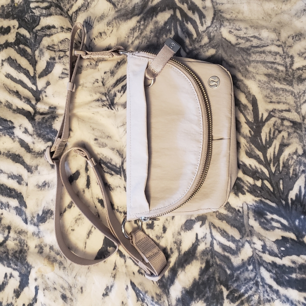 Lululemon mini festival bag